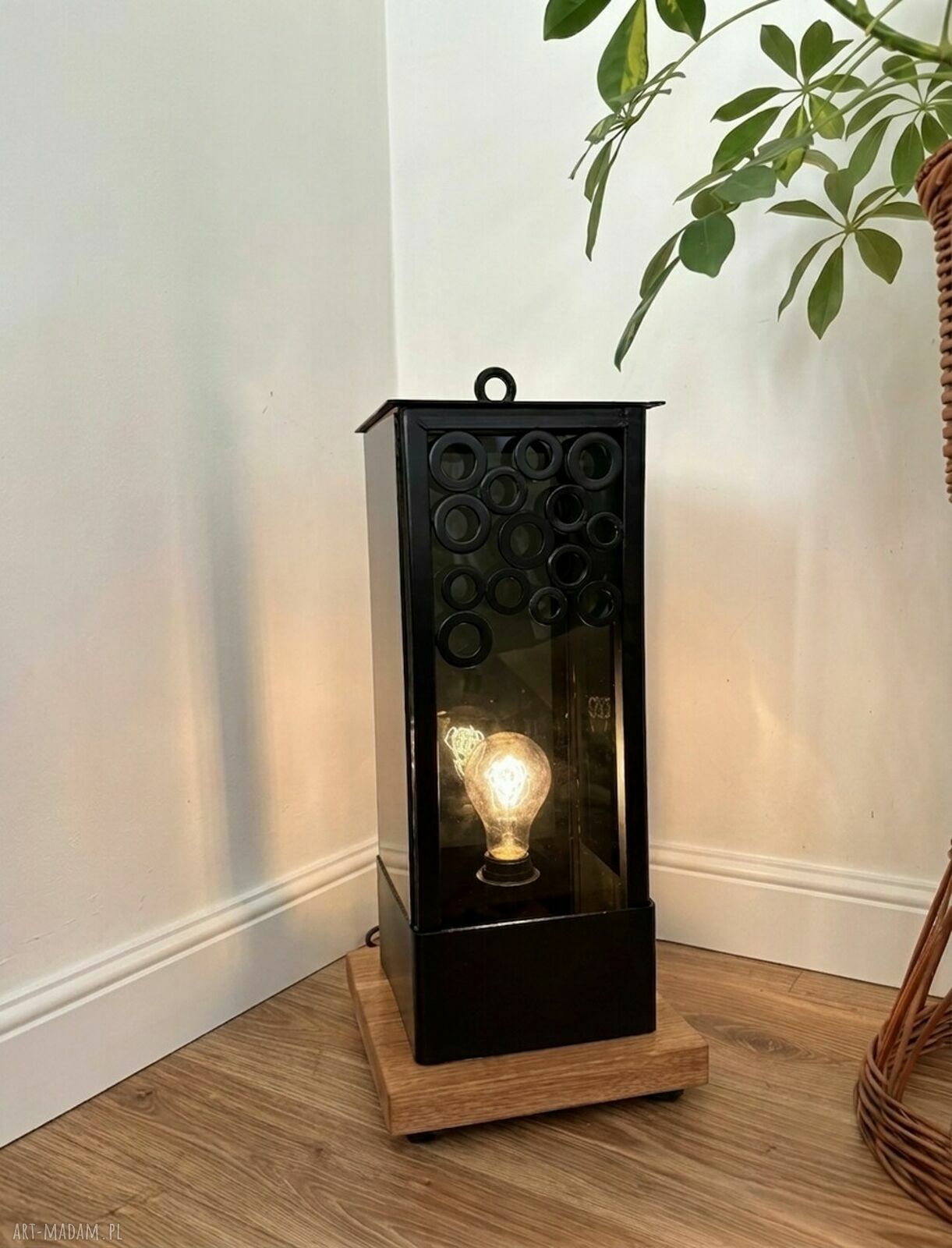 Lampion podłogowy hand made w stylu loft - czarny z drewna i metalu