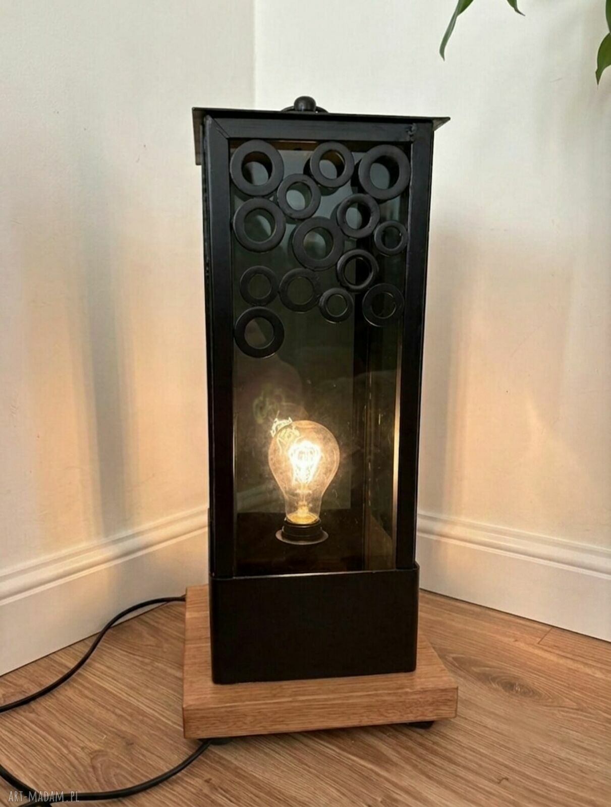 Lampion podłogowy hand made w stylu loft - czarny z drewna i metalu