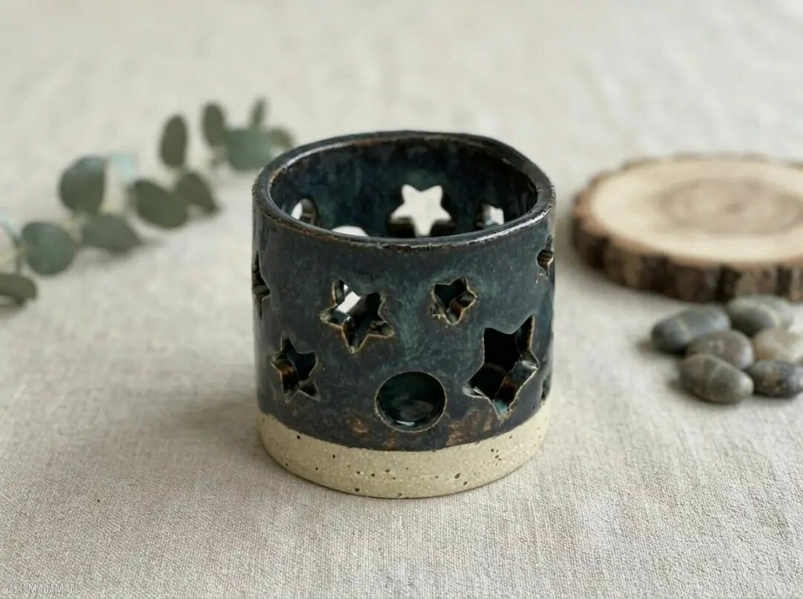 Ceramiczny lampion na tealight z gwiazdkami