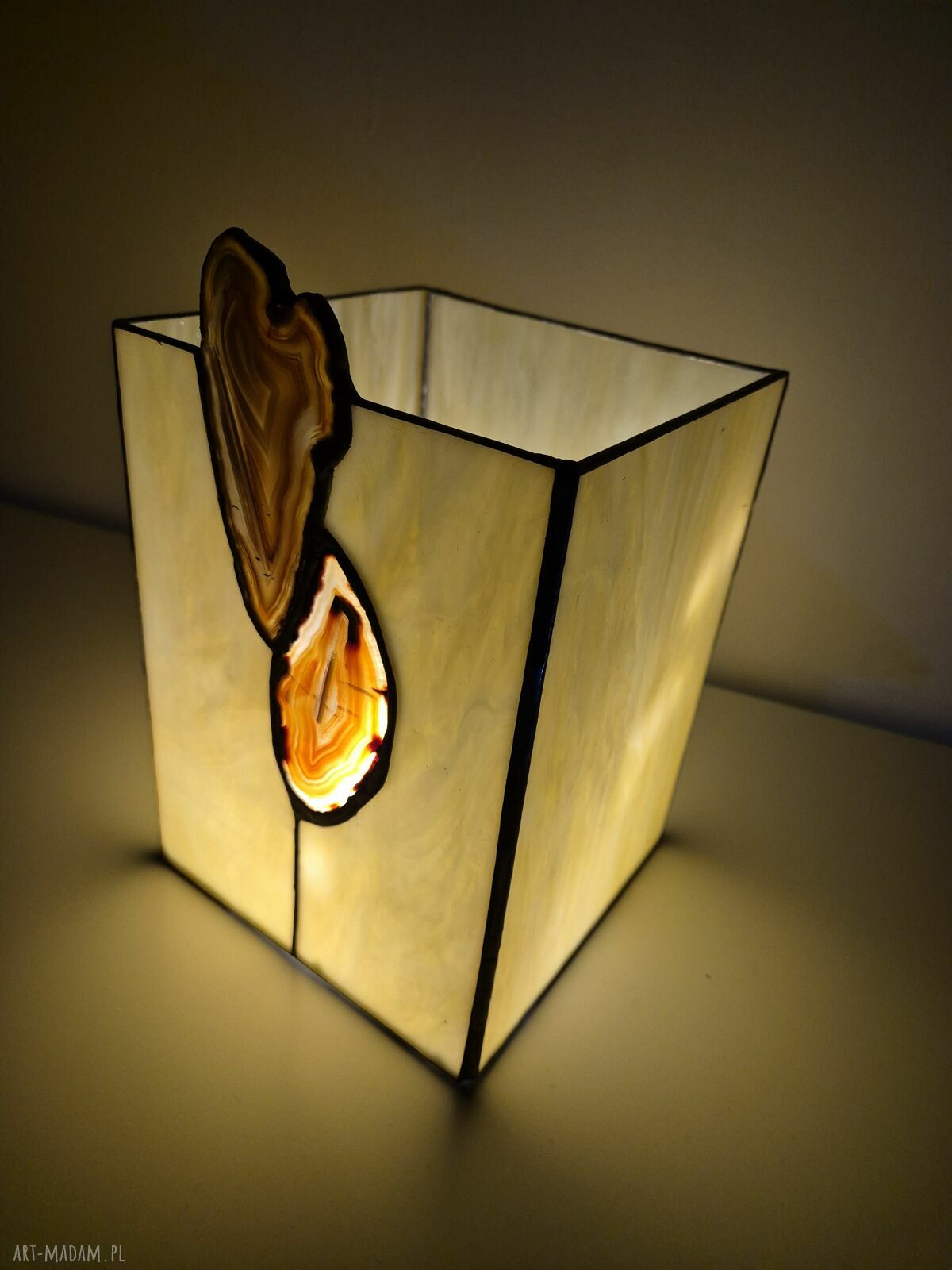 Szklany lampion - świecznik w formie domku z witrażu Tiffany