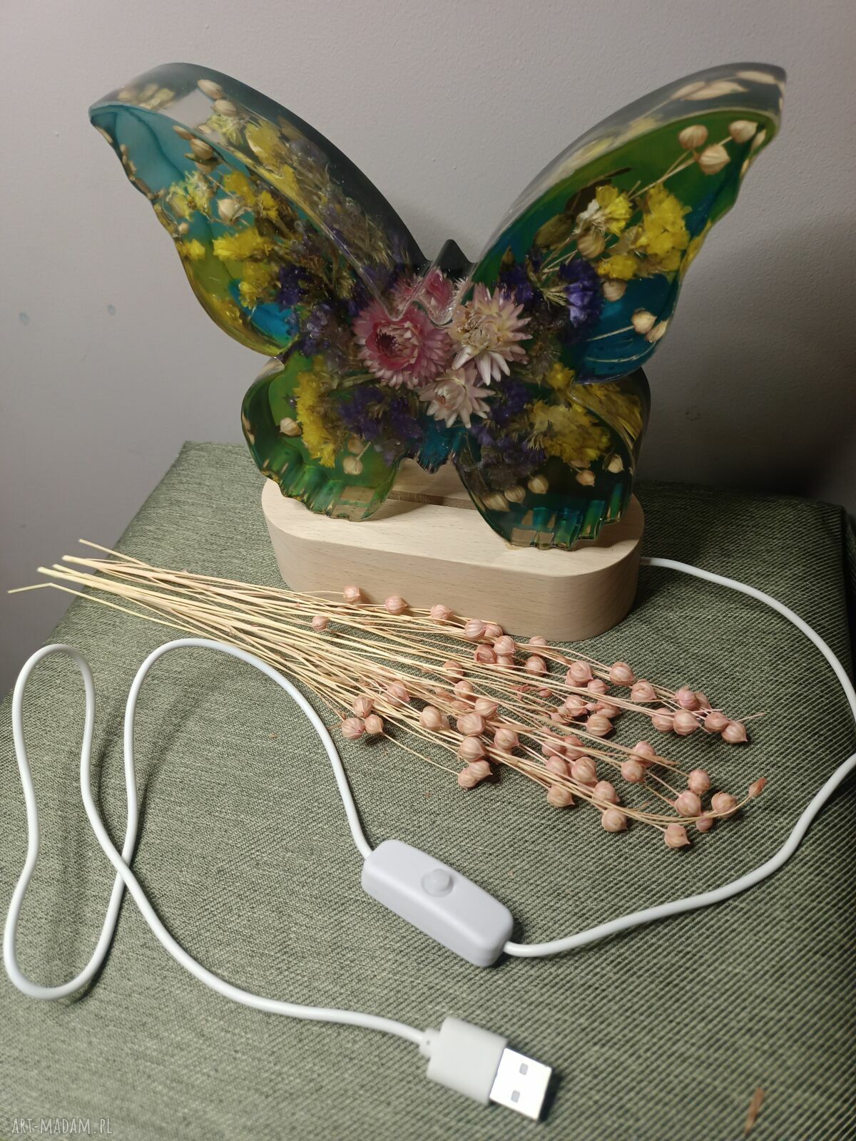 Lampka dekoracyjna motyl z suszonymi kwiatami - LED USB