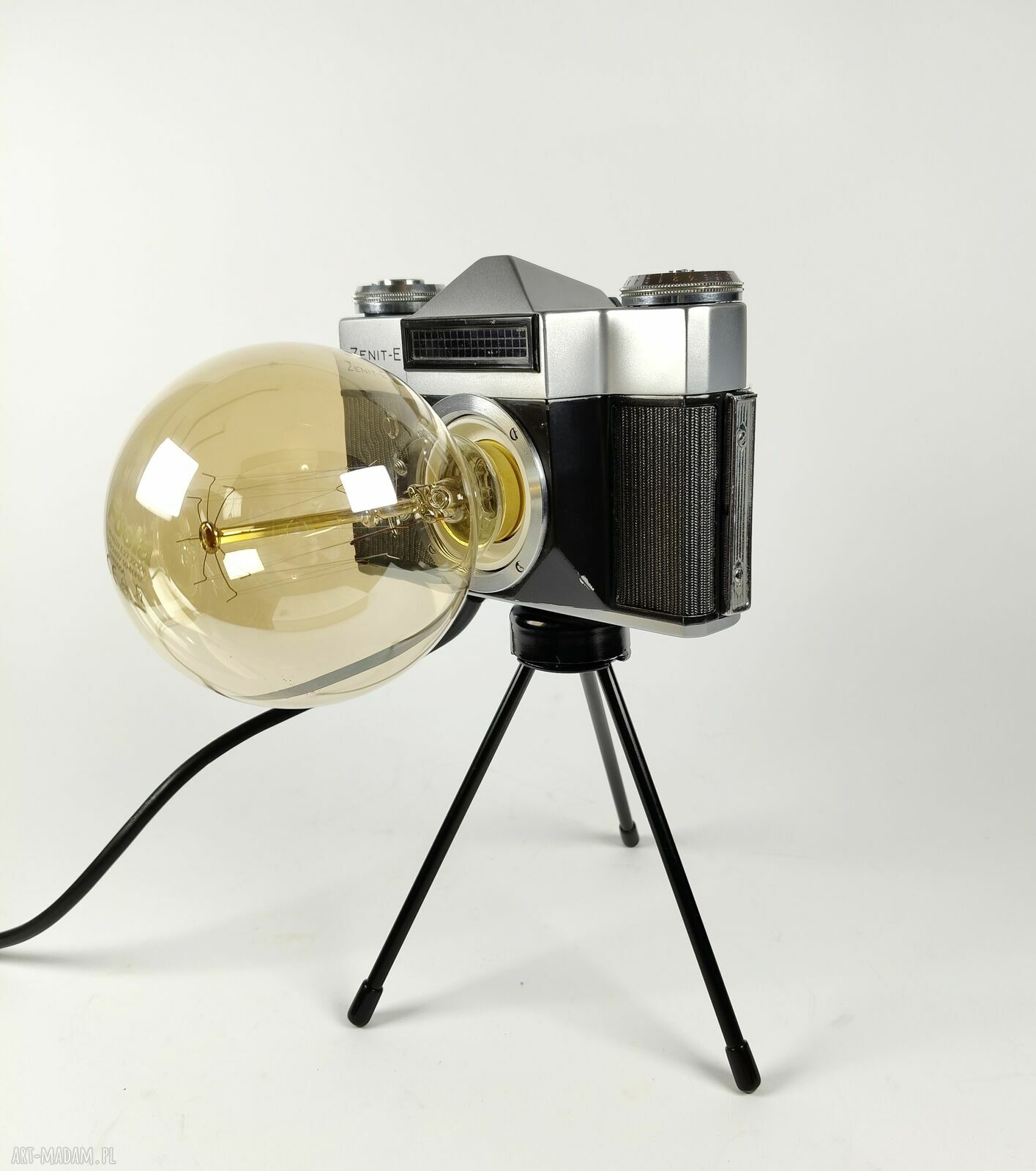 Lampka z aparatu fotograficznego - retro dekoracja i światło do Twojego wnętrza