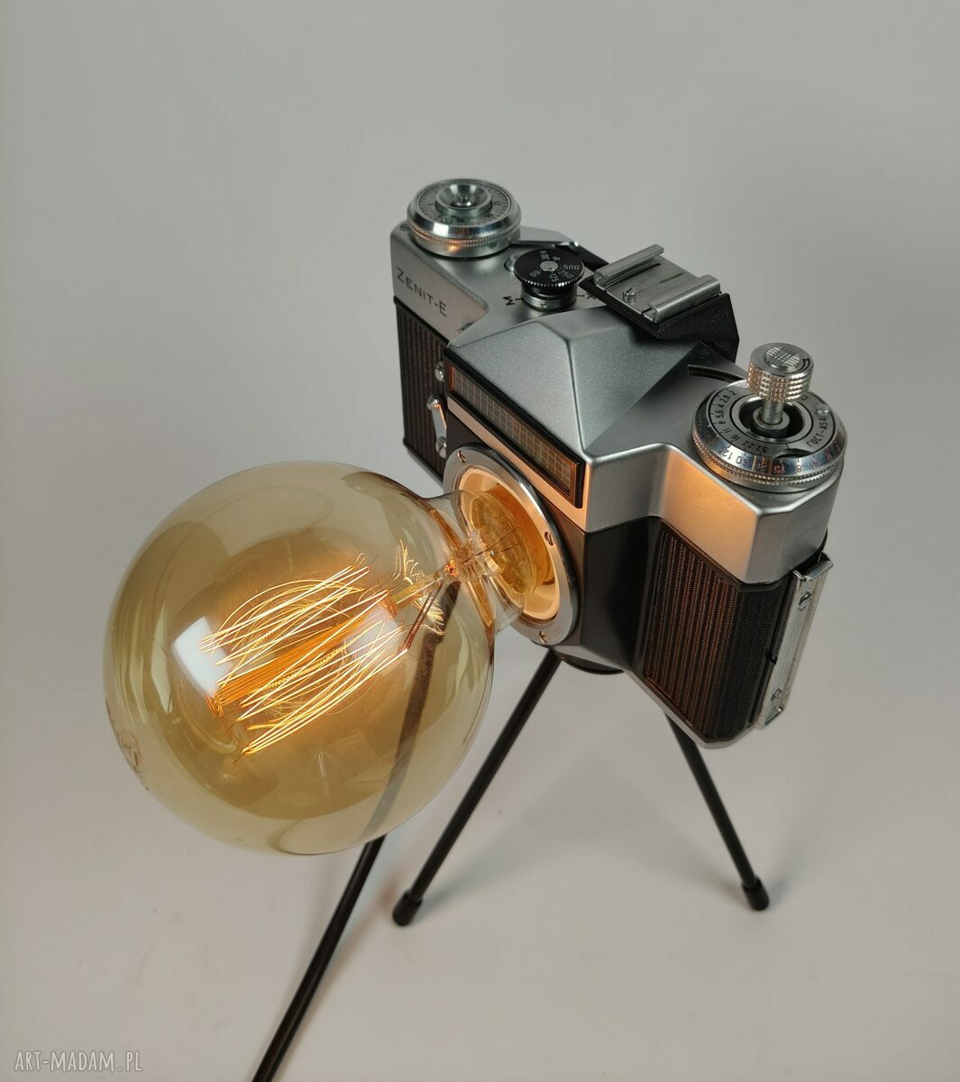 Lampka z aparatu fotograficznego - retro oświetlenie na biurko