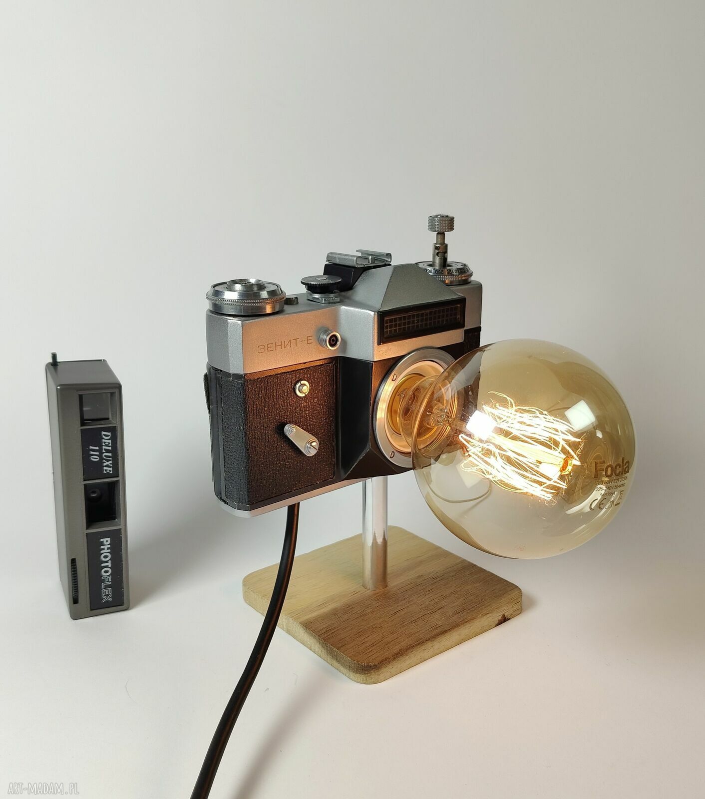 Lampka z aparatu fotograficznego w stylu retro - oryginalny prezent