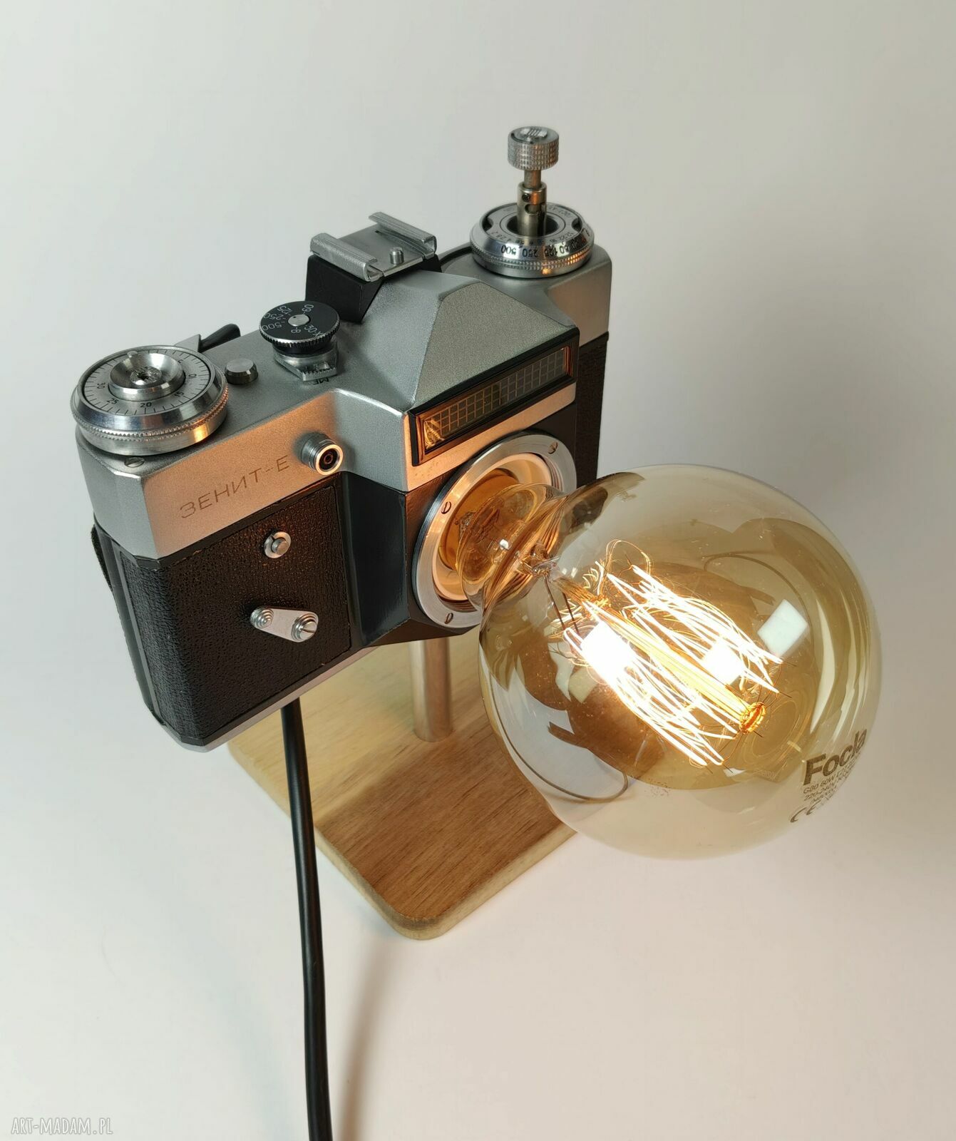 Lampka z aparatu fotograficznego w stylu retro - oryginalny prezent