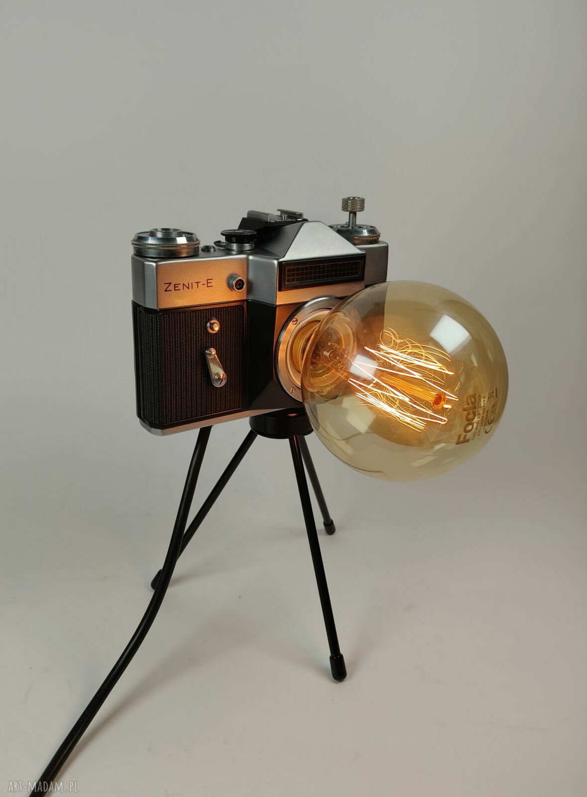 Lampka z aparatu fotograficznego - retro oświetlenie na biurko