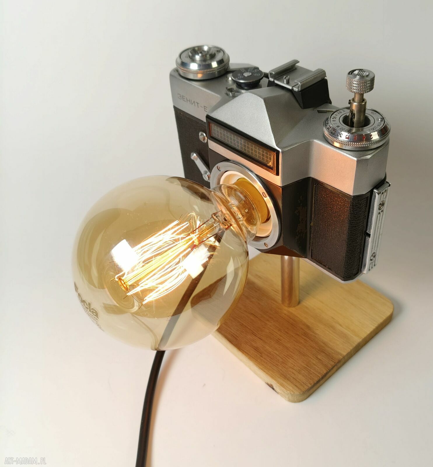 Lampka z aparatu fotograficznego w stylu retro - oryginalny prezent