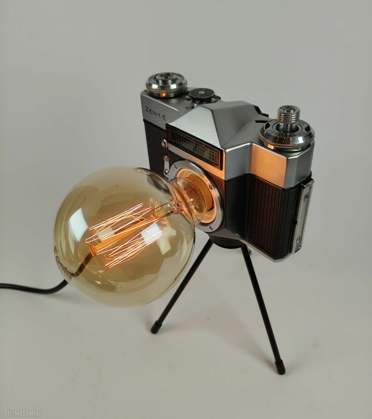 Lampka z aparatu fotograficznego - retro dekoracja i światło do Twojego wnętrza