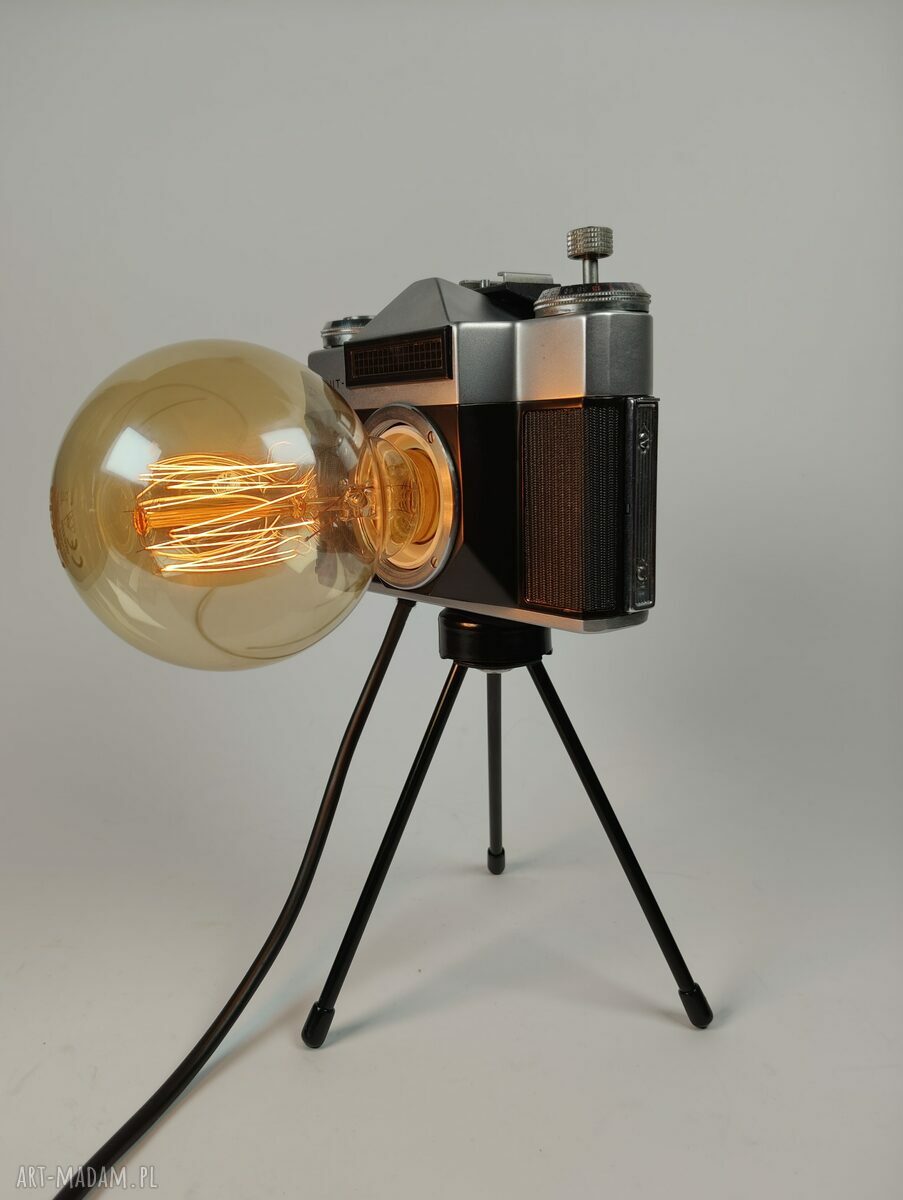 Lampka z aparatu fotograficznego - retro oświetlenie na biurko