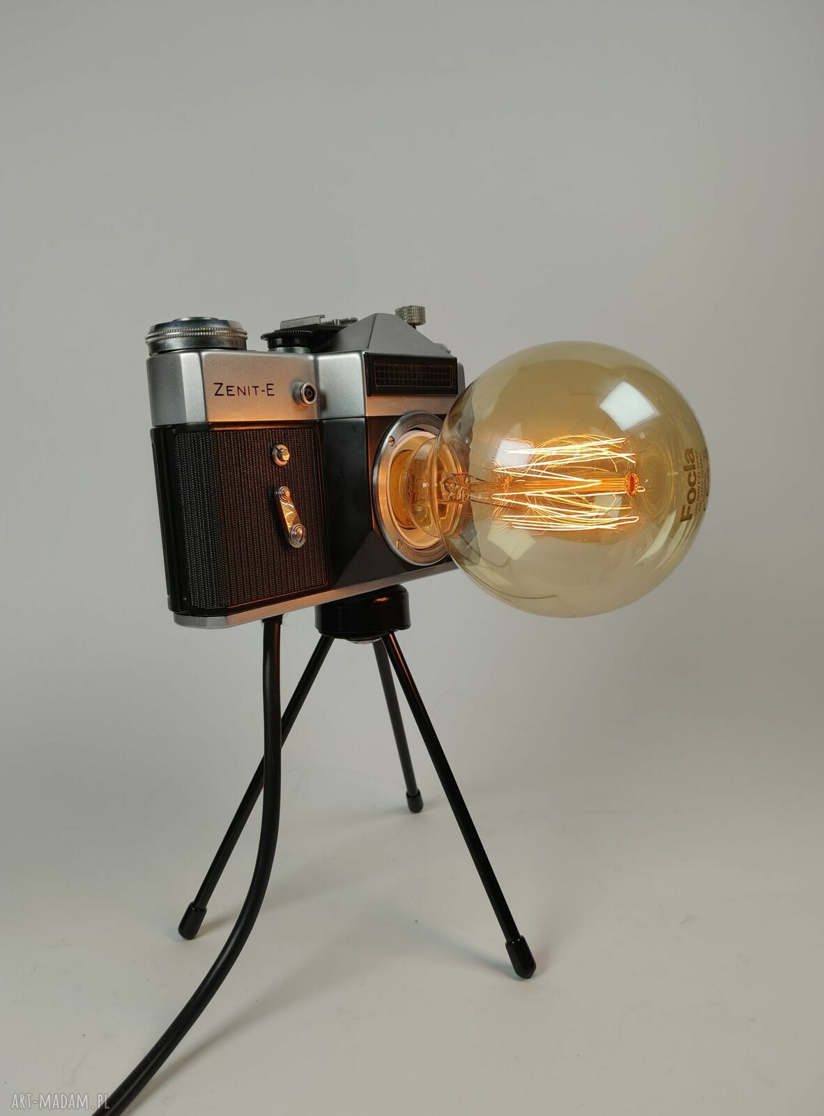 Lampka z aparatu fotograficznego - retro oświetlenie na biurko