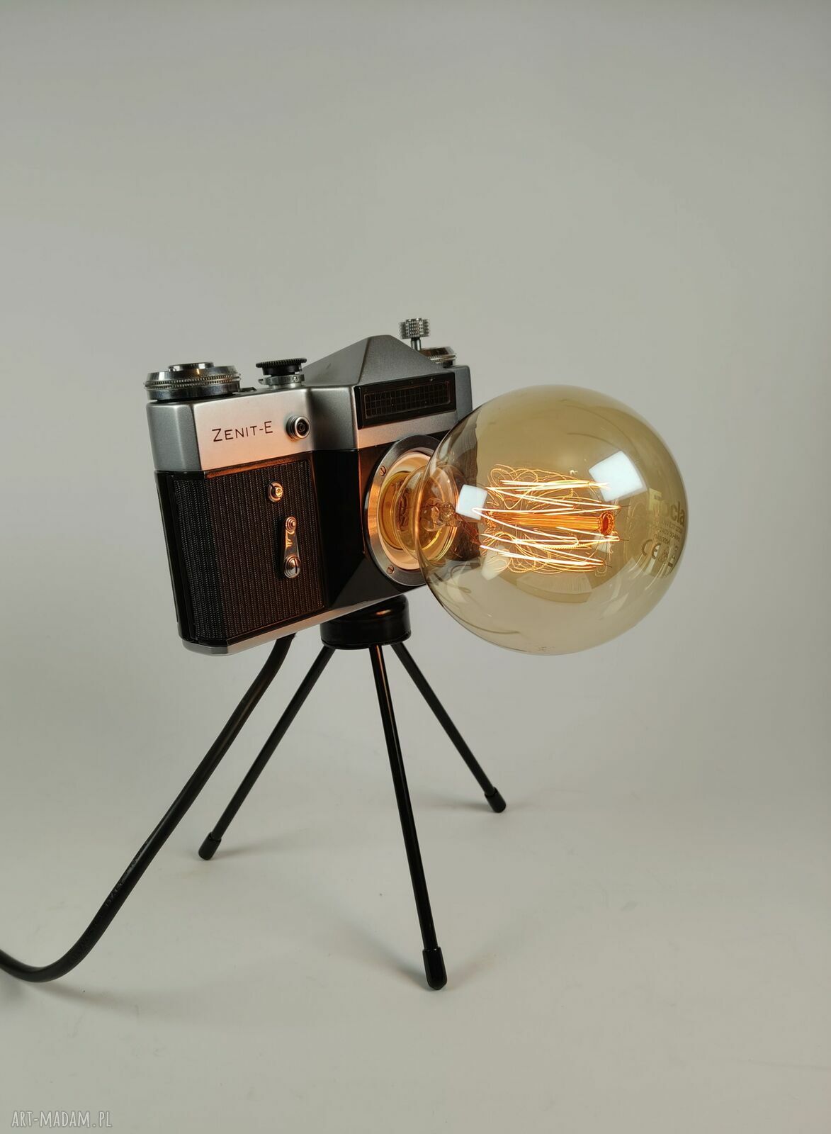 Lampka z aparatu fotograficznego - retro dekoracja i światło do Twojego wnętrza