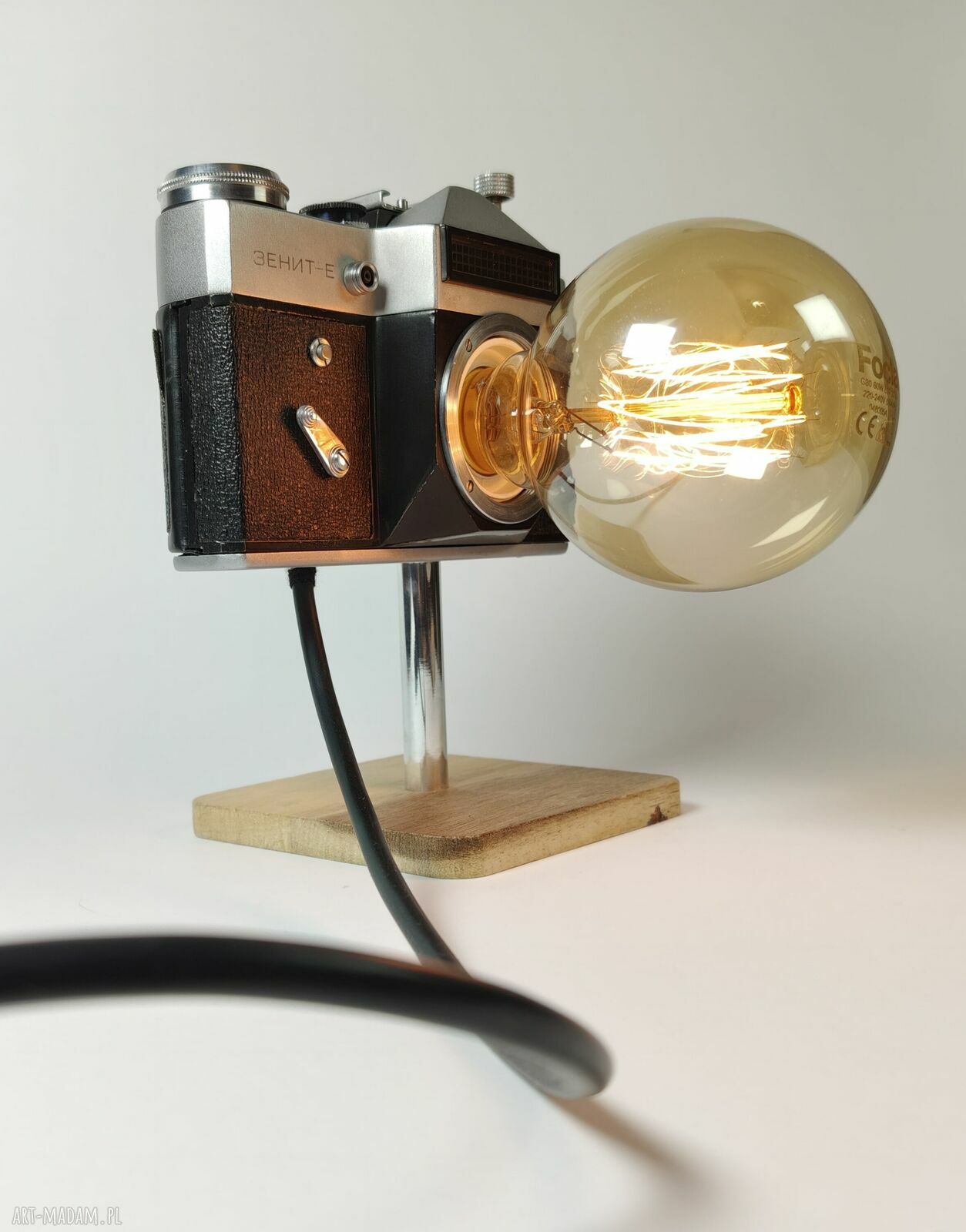 Lampka z aparatu fotograficznego w stylu retro - oryginalny prezent