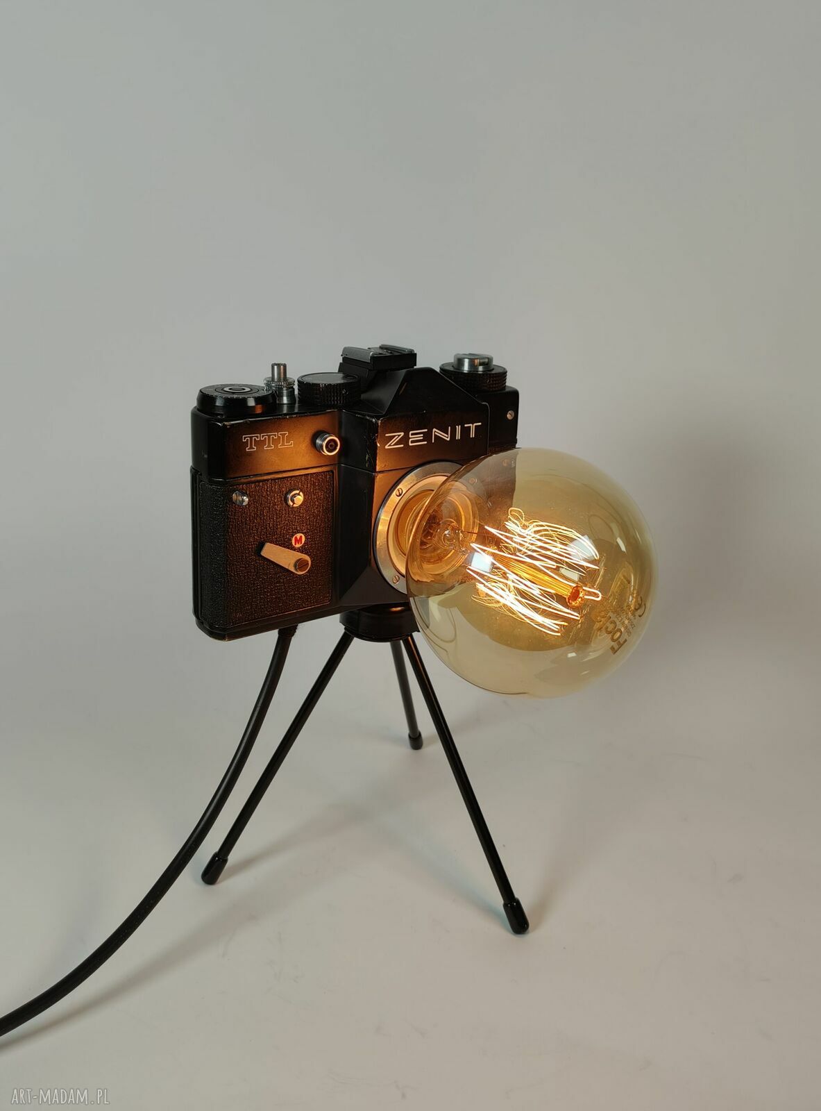 Lampka z aparatu fotograficznego - retro dekoracja i prezent dla fotografki