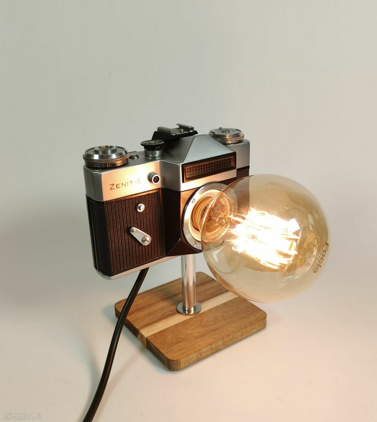 Lampka z aparatu fotograficznego - oryginalny prezent dla fotografa