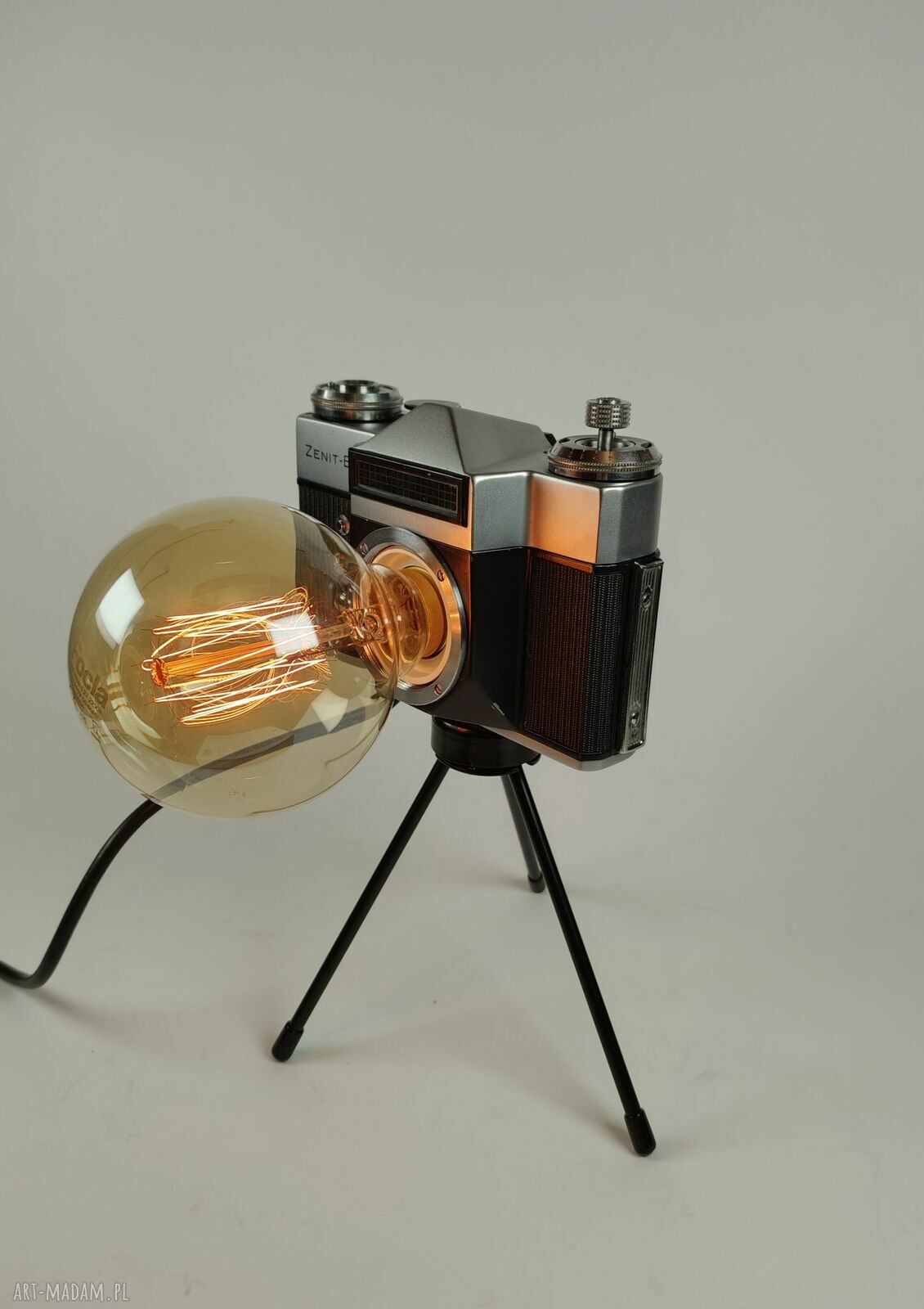 Lampka z aparatu fotograficznego - retro dekoracja i światło do Twojego wnętrza