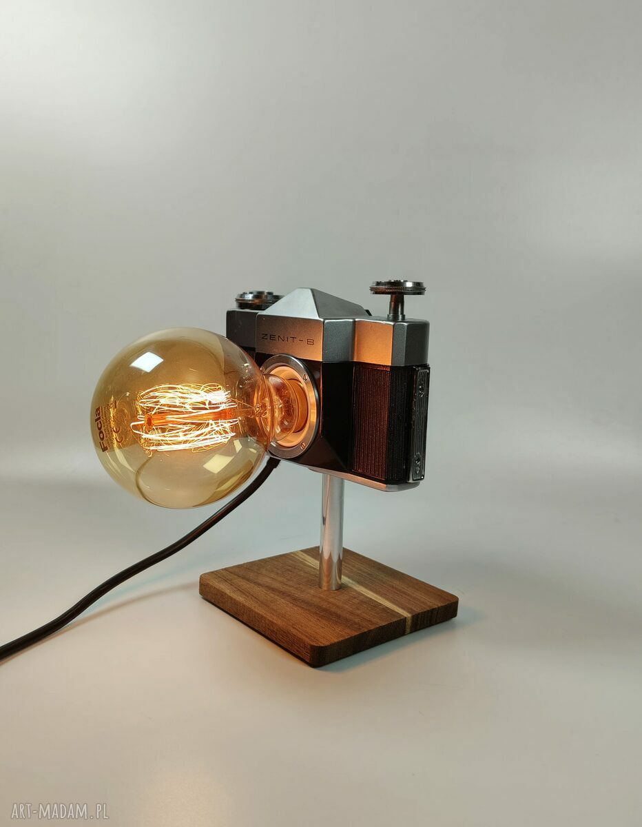 Lampka z aparatu fotograficznego - retro dekoracja na biurko