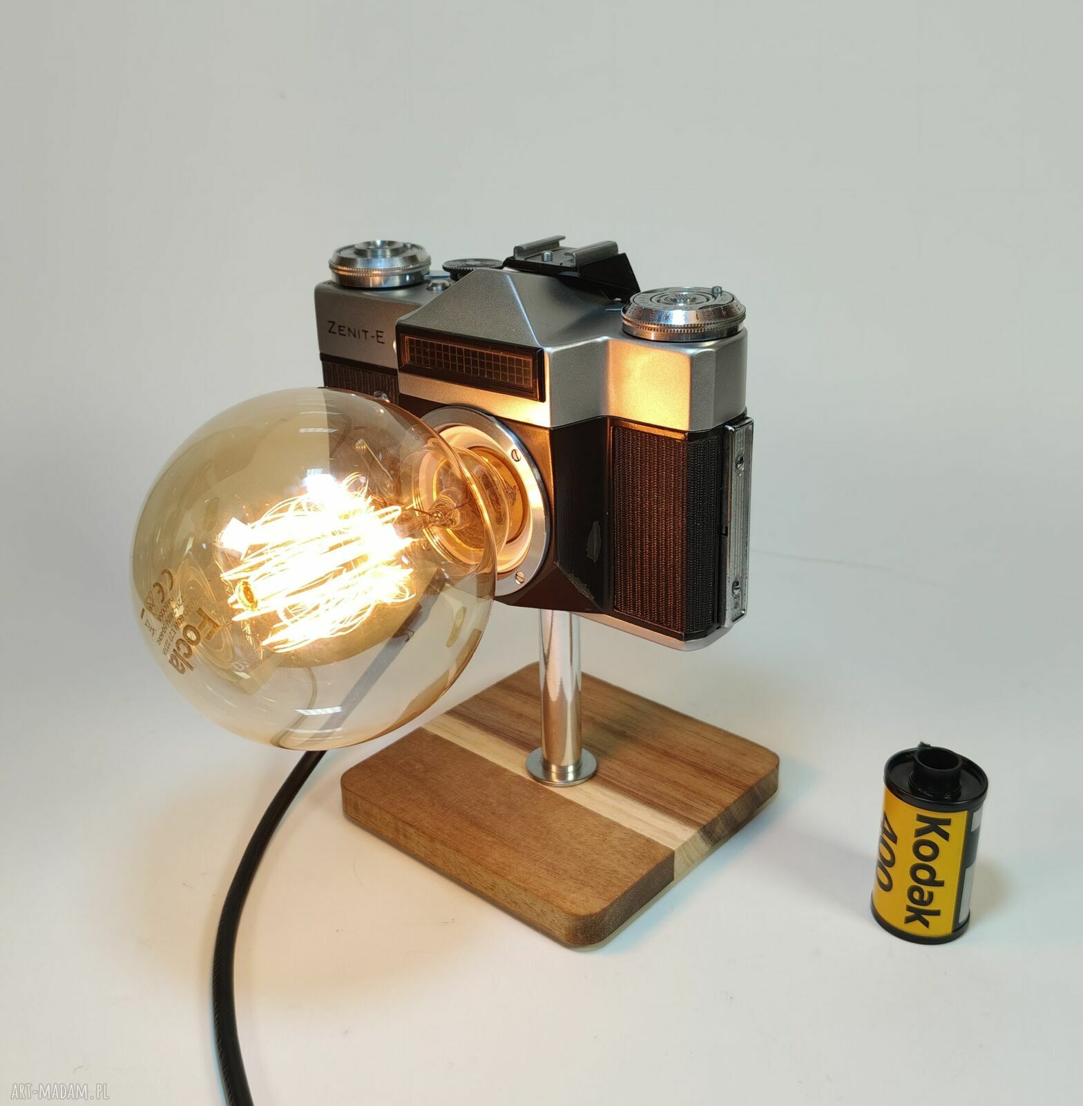 Lampka z aparatu fotograficznego - oryginalny prezent dla fotografa