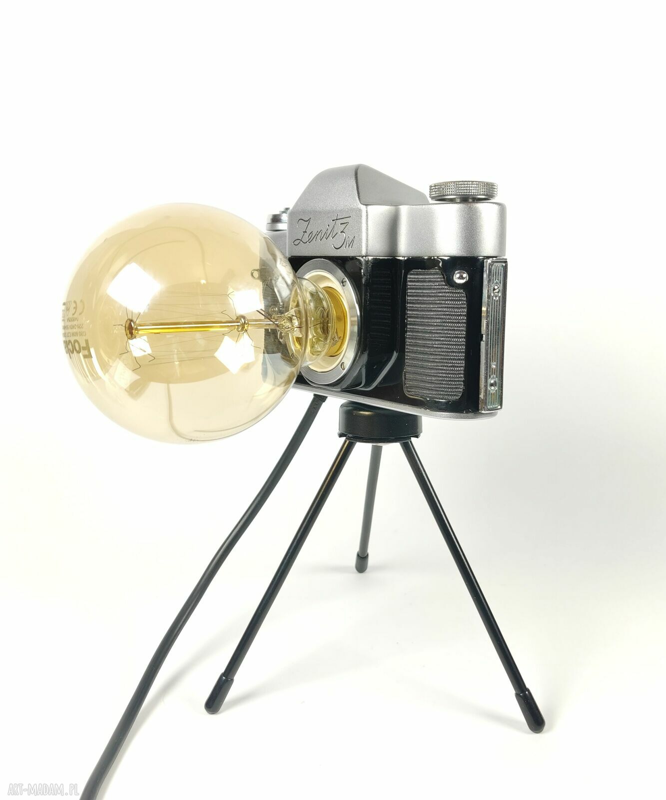 Lampka z aparatu - vintage oświetlenie, które dodaje wnętrzu charakteru