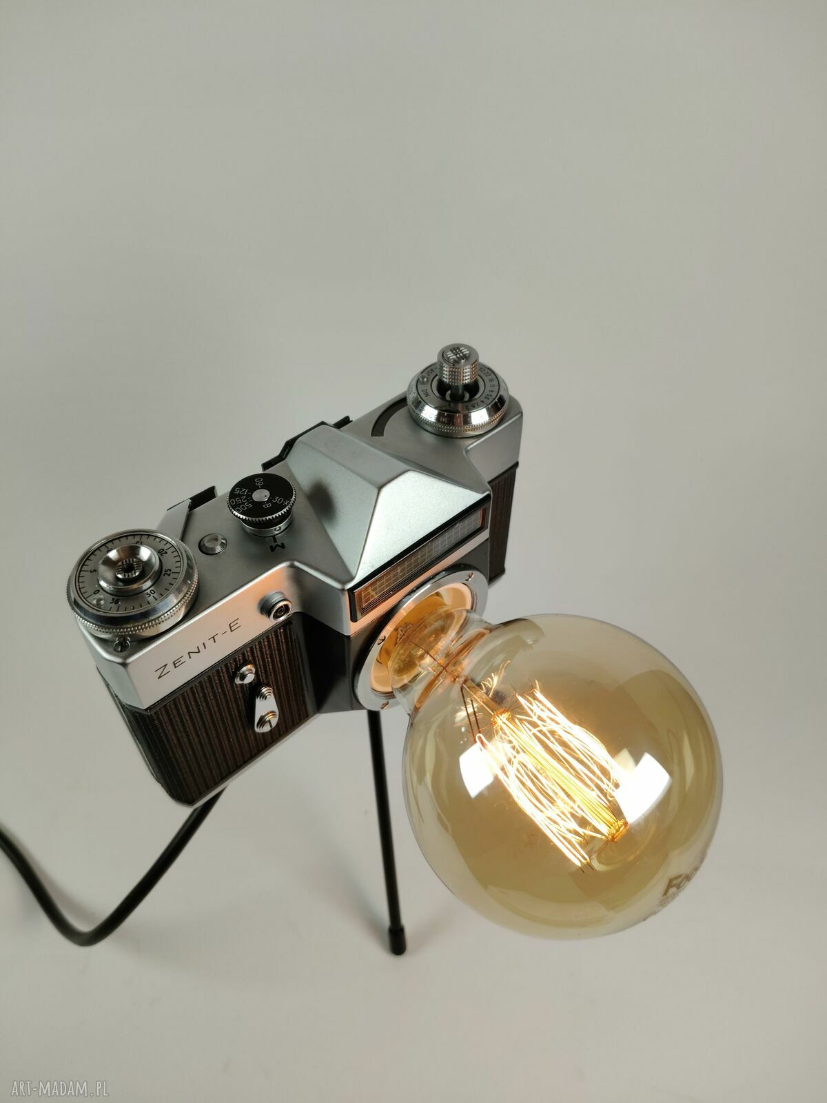 Lampka z aparatu fotograficznego - retro dekoracja i światło do Twojego wnętrza