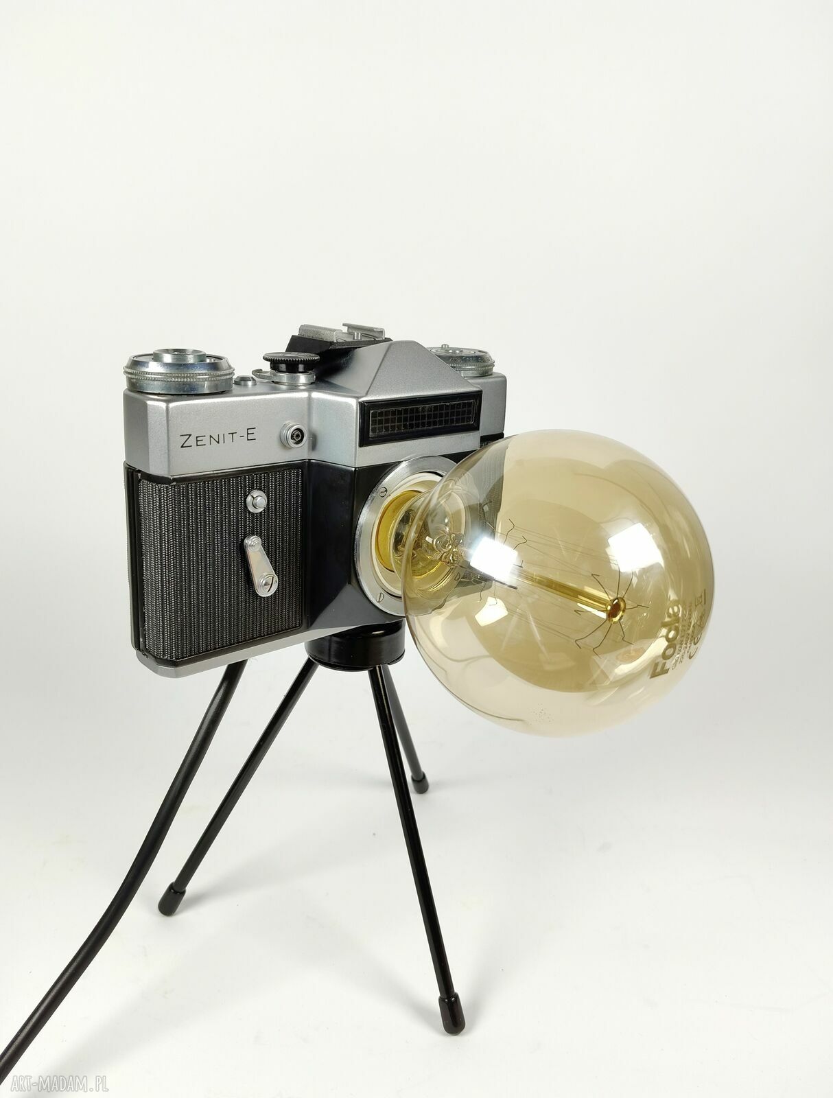 Lampka z aparatu fotograficznego - retro oświetlenie na biurko