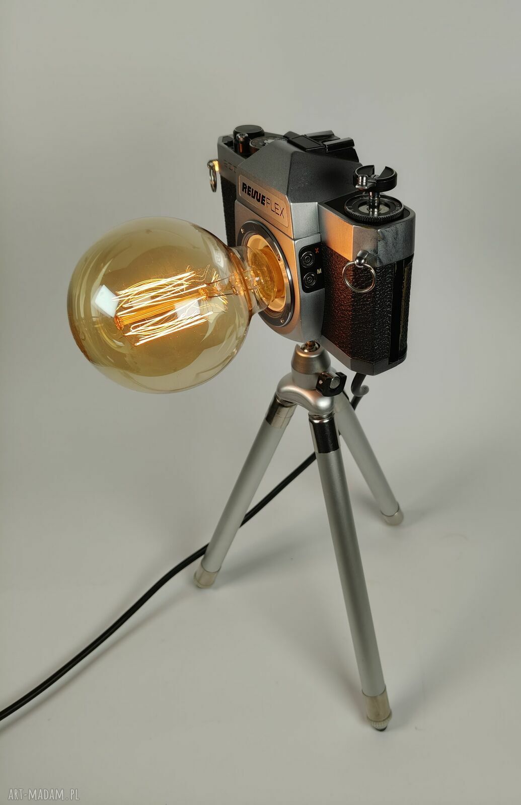 Unikatowa lampka z aparatu Zenit w stylu retro - prezent dla fotografa