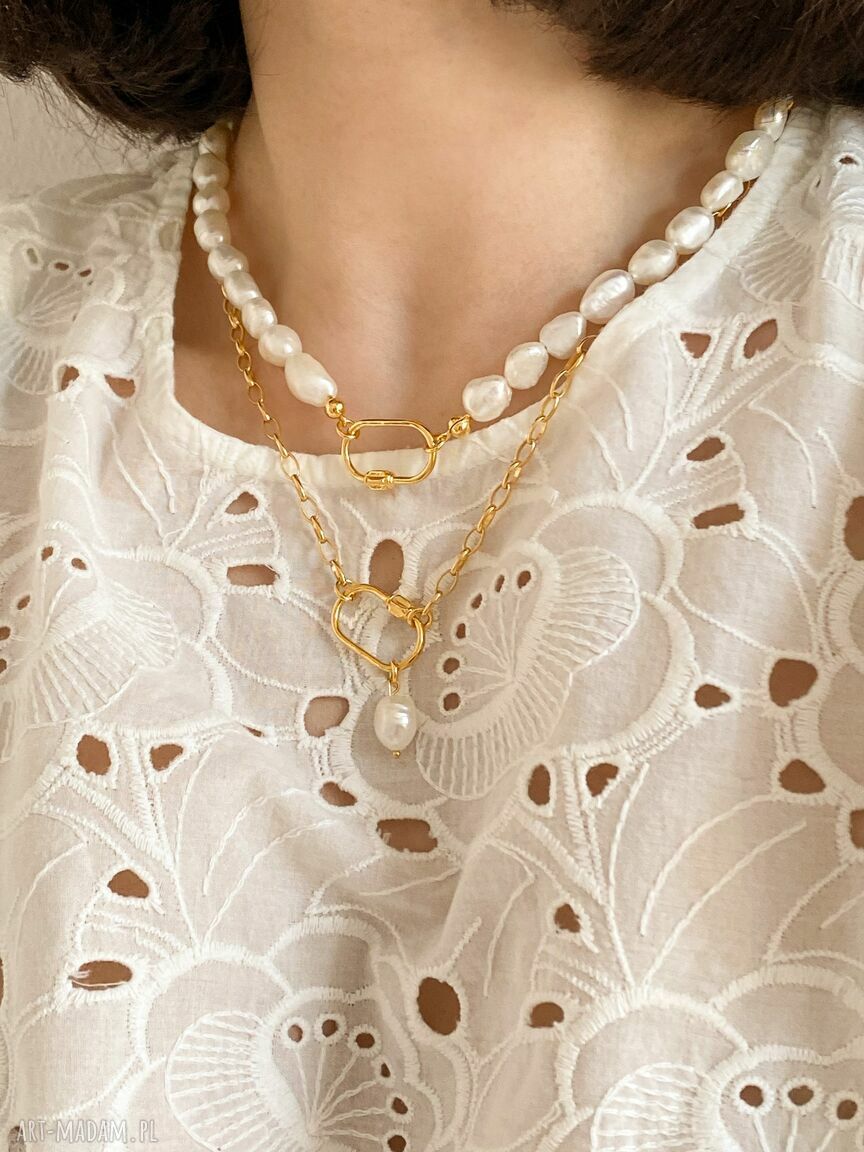 naszyjniki: Srebrny naszyjnik z ozdobnym zapięciem i naturalną perłą ręcznie zrobione