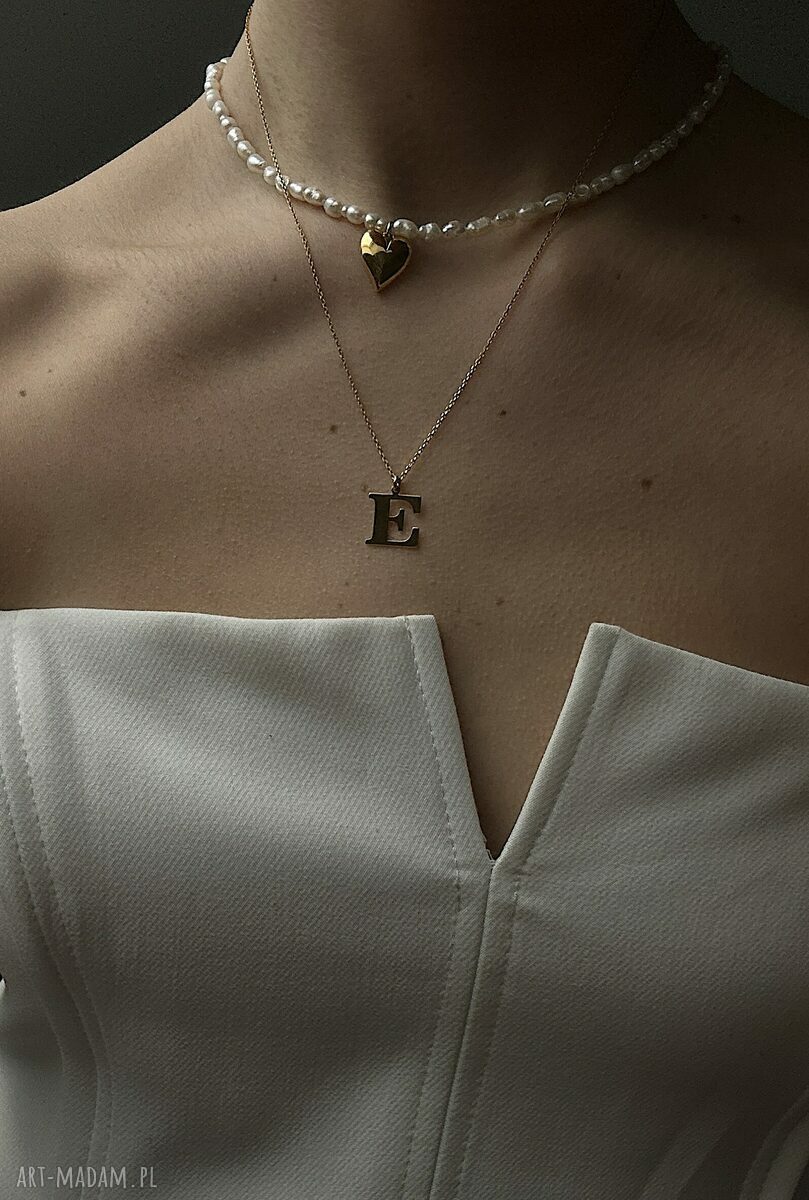 naszyjniki: Złoty naszyjnik z dużą literą hand made