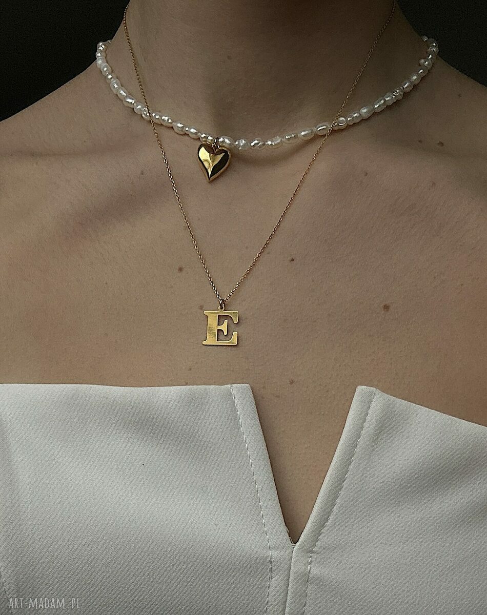 naszyjniki: Złoty naszyjnik z dużą literą hand made