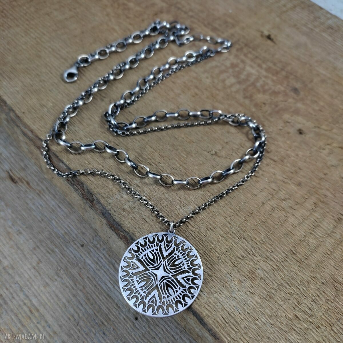 Łańcuszek z rozetą handmade Dar Niespodzianka