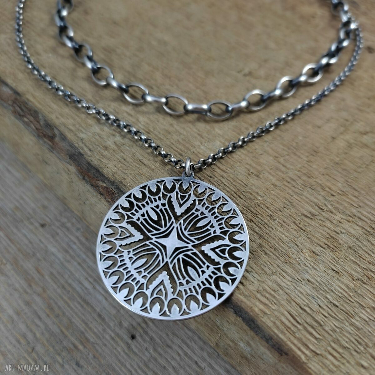 Łańcuszek z rozetą handmade Dar Niespodzianka