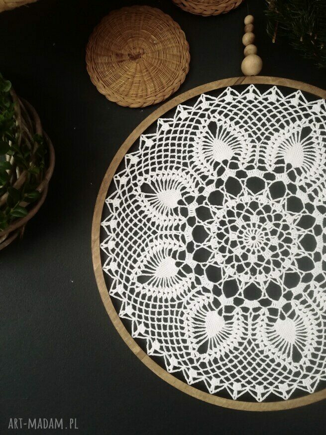 Łapacz śniegu 38 cm z koronką i kulkami świąteczna dekoracja