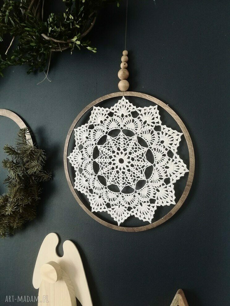 Łapacz snów beżowy na drewnianej obręczy - dekoracja ścienna 32 cm