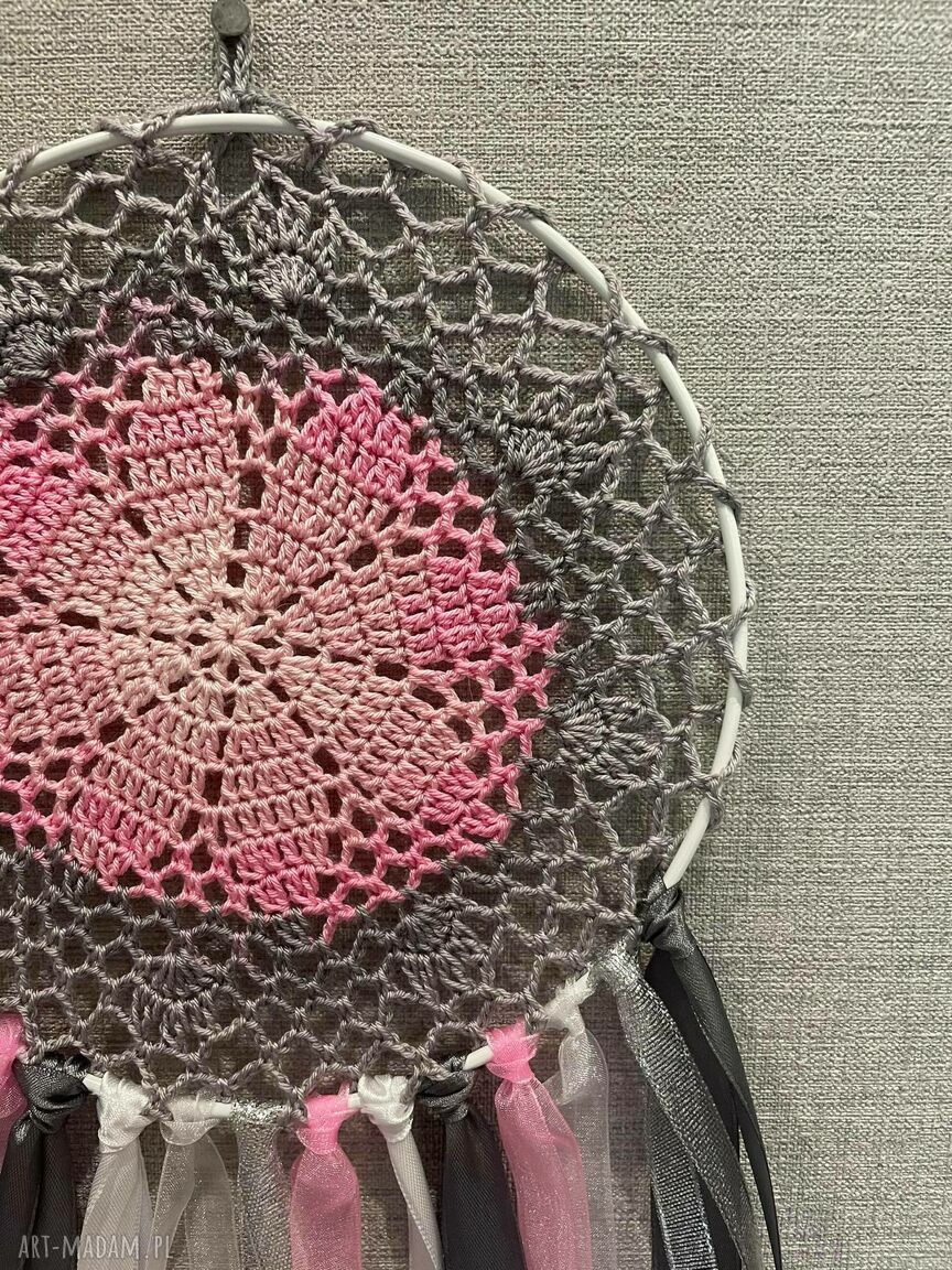 Łapacz snów boho folk ozdoba ścienna ręcznie robiona, róż i szarość (20 cm)