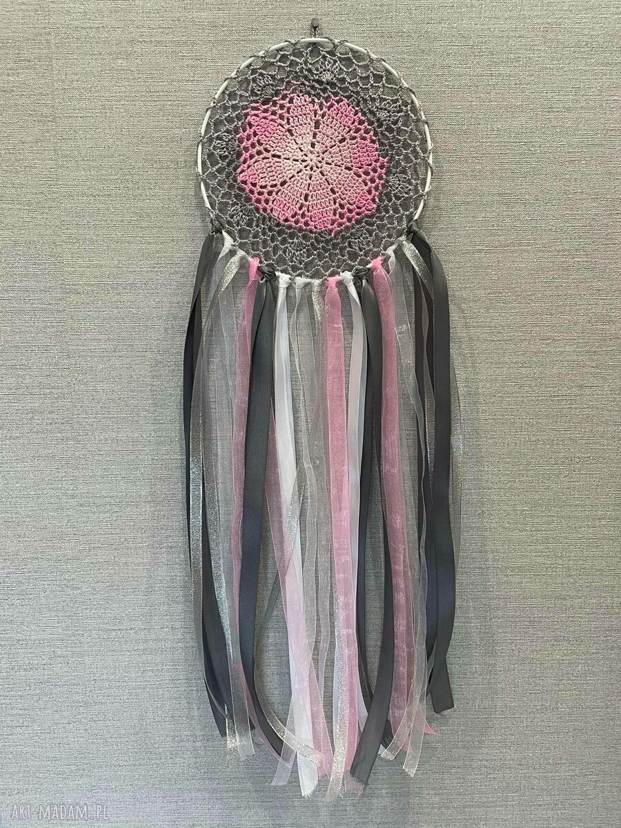Łapacz snów boho-folk - ozdoba ścienna ręcznie robiona, róż i szarość (20 cm)