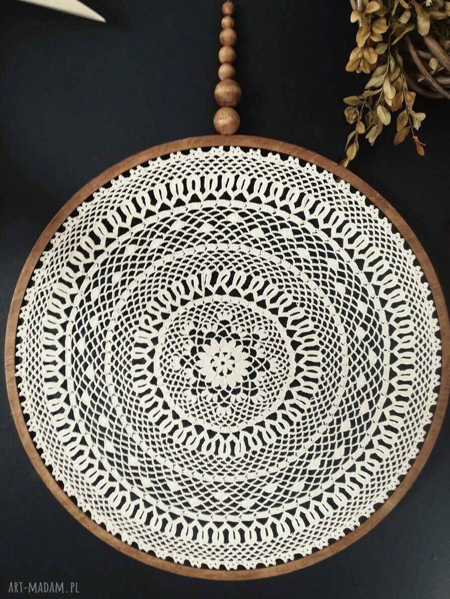 Łapacz snów z białą koronką - ręcznie robiona dekoracja ścienna 43 cm