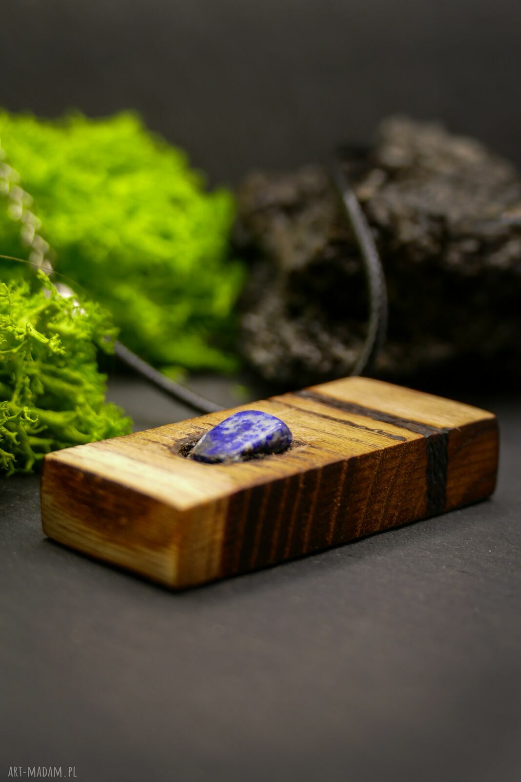 Wisiorek "Lapisowy spokój" z lapis lazuli - wypalane w drewnie i pirografia