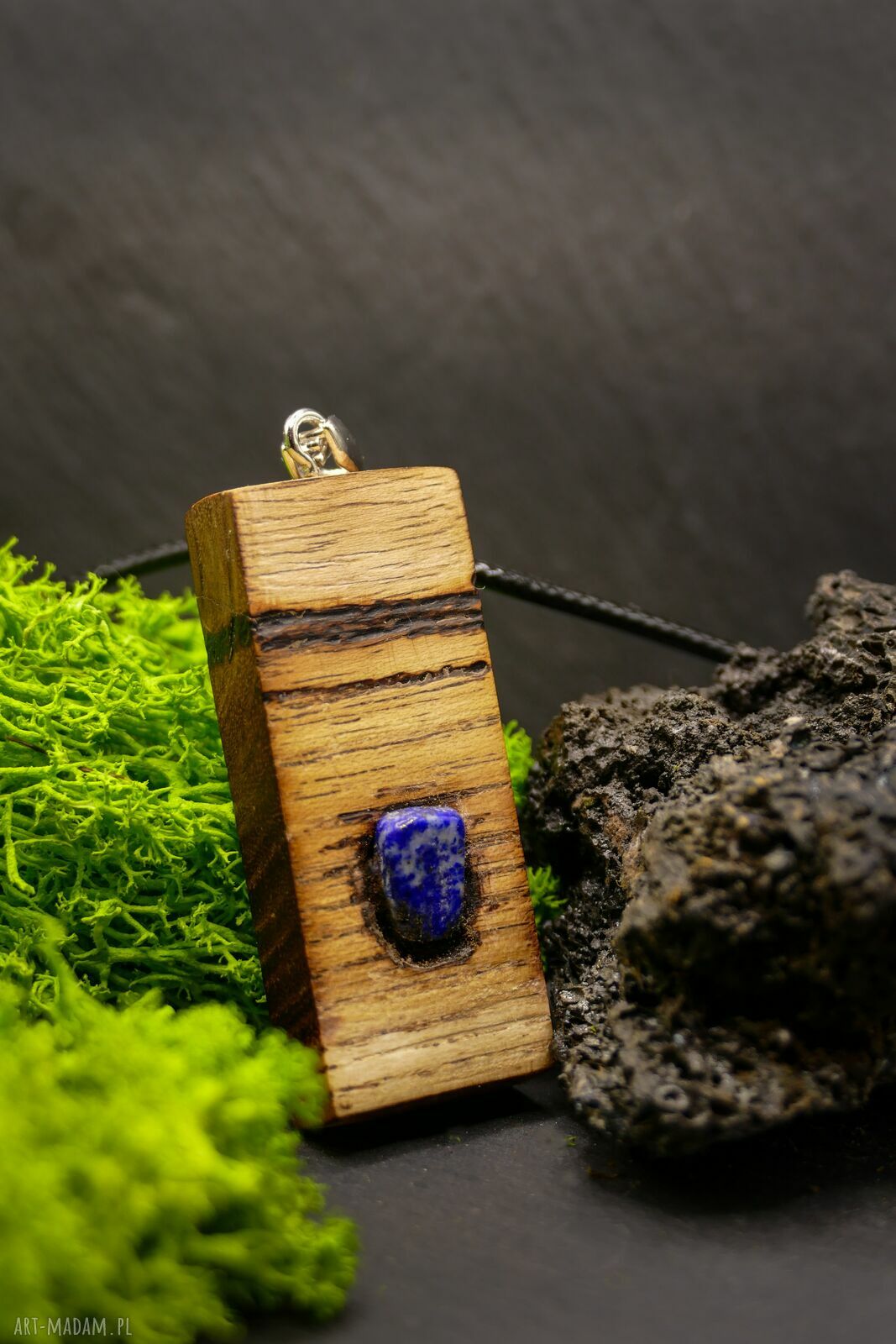Wisiorek "Lapisowy spokój" z lapis lazuli - wypalane w drewnie i pirografia