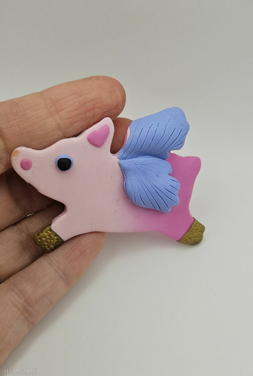 Latająca świnka - broszka z modeliny handmade ok. 6 cm