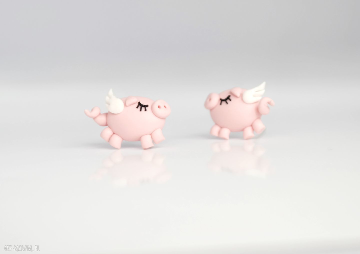 Kolczyki wkręty Latające świnie handmade Fimo ze skrzydłami
