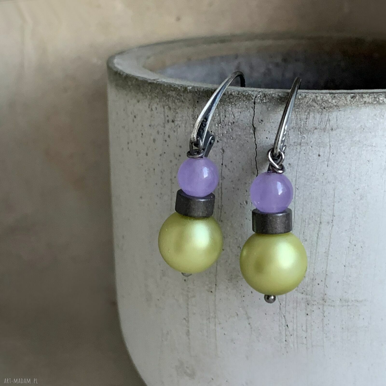 <h1>Kolczyki Lavender & Pistachio - delikatna biżuteria handmade z jadeitem i szklanymi perłami</h1>