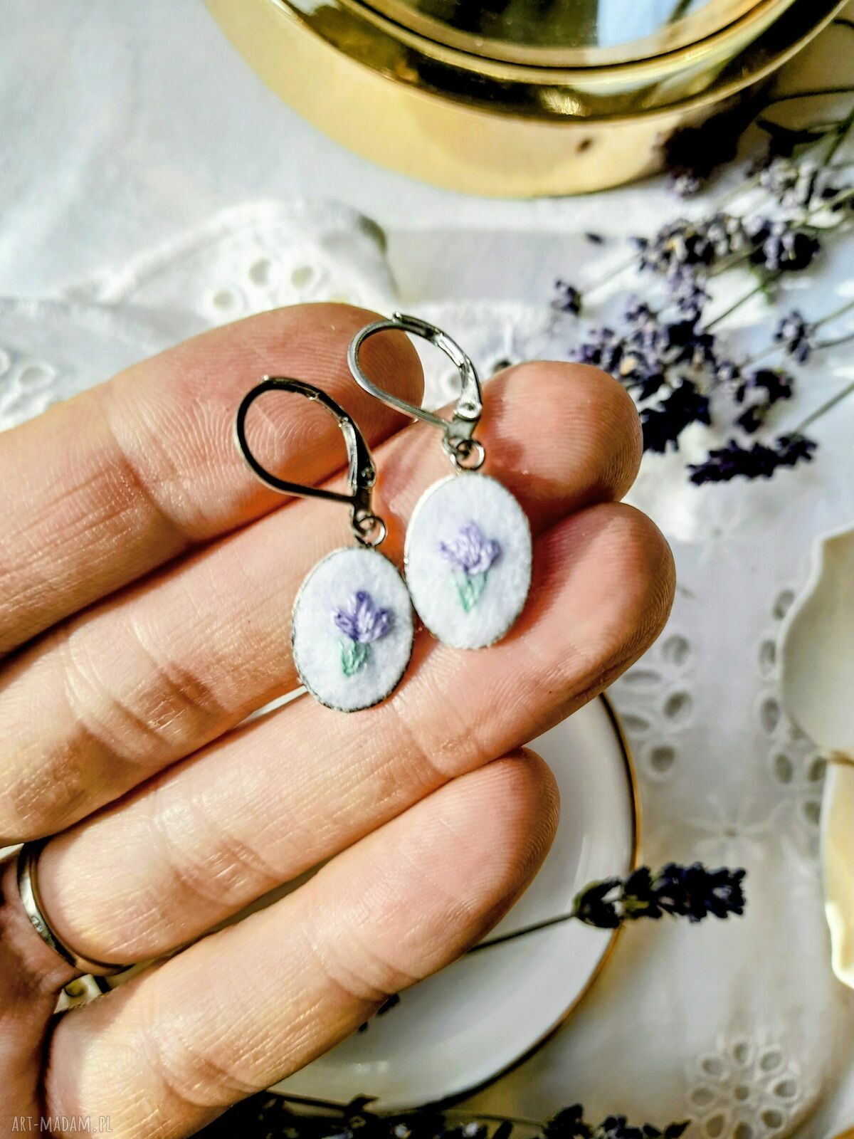 Kolczyki Lawenda Jasna Mini - haftowane w stylu retro
