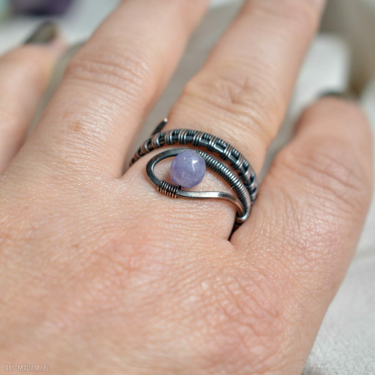 Lawendowy pierścionek spiralny z miedzi - wire wrapping