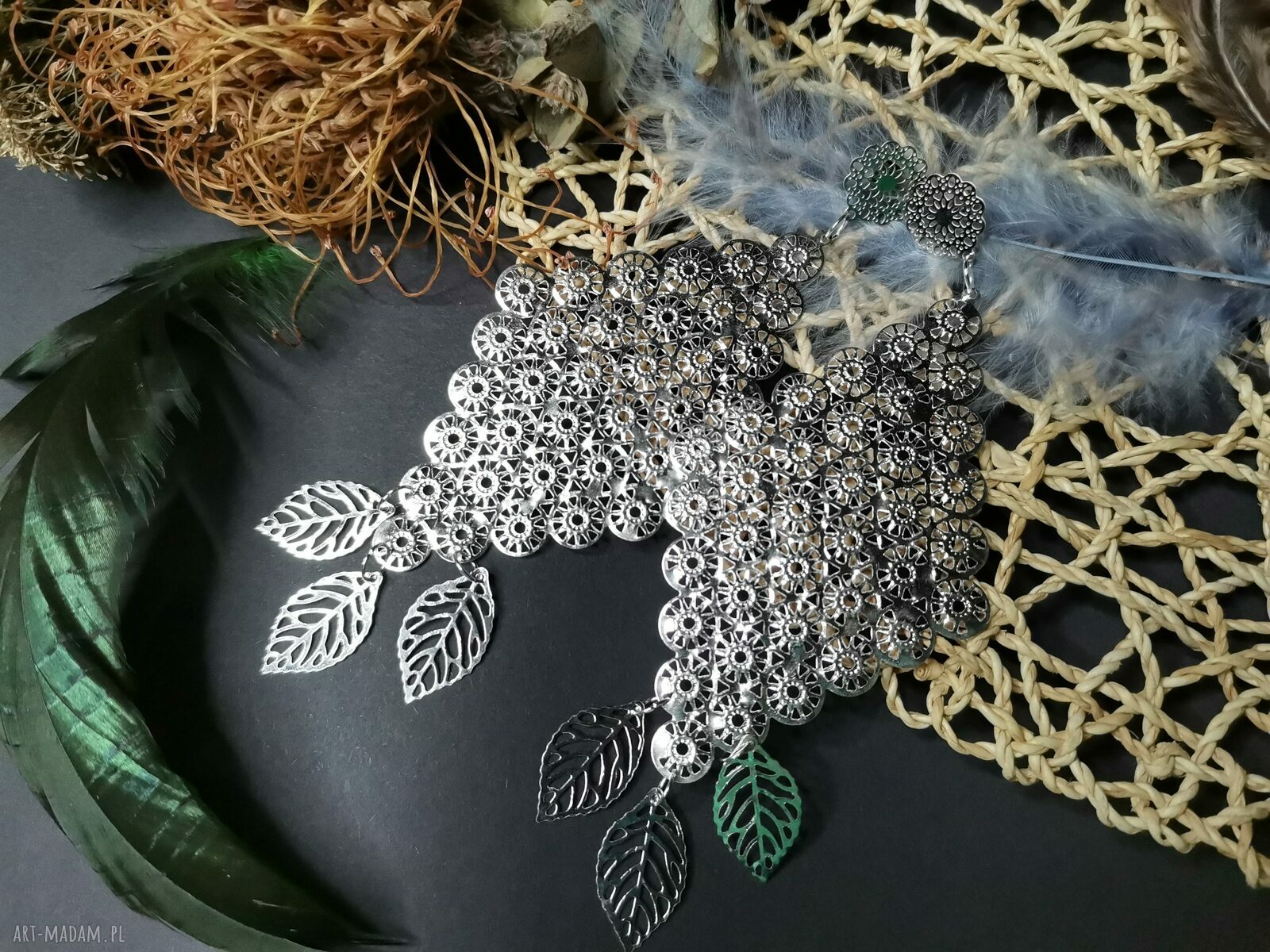 Leciutkie ażurowe kolczyki boho - szare 14 cm