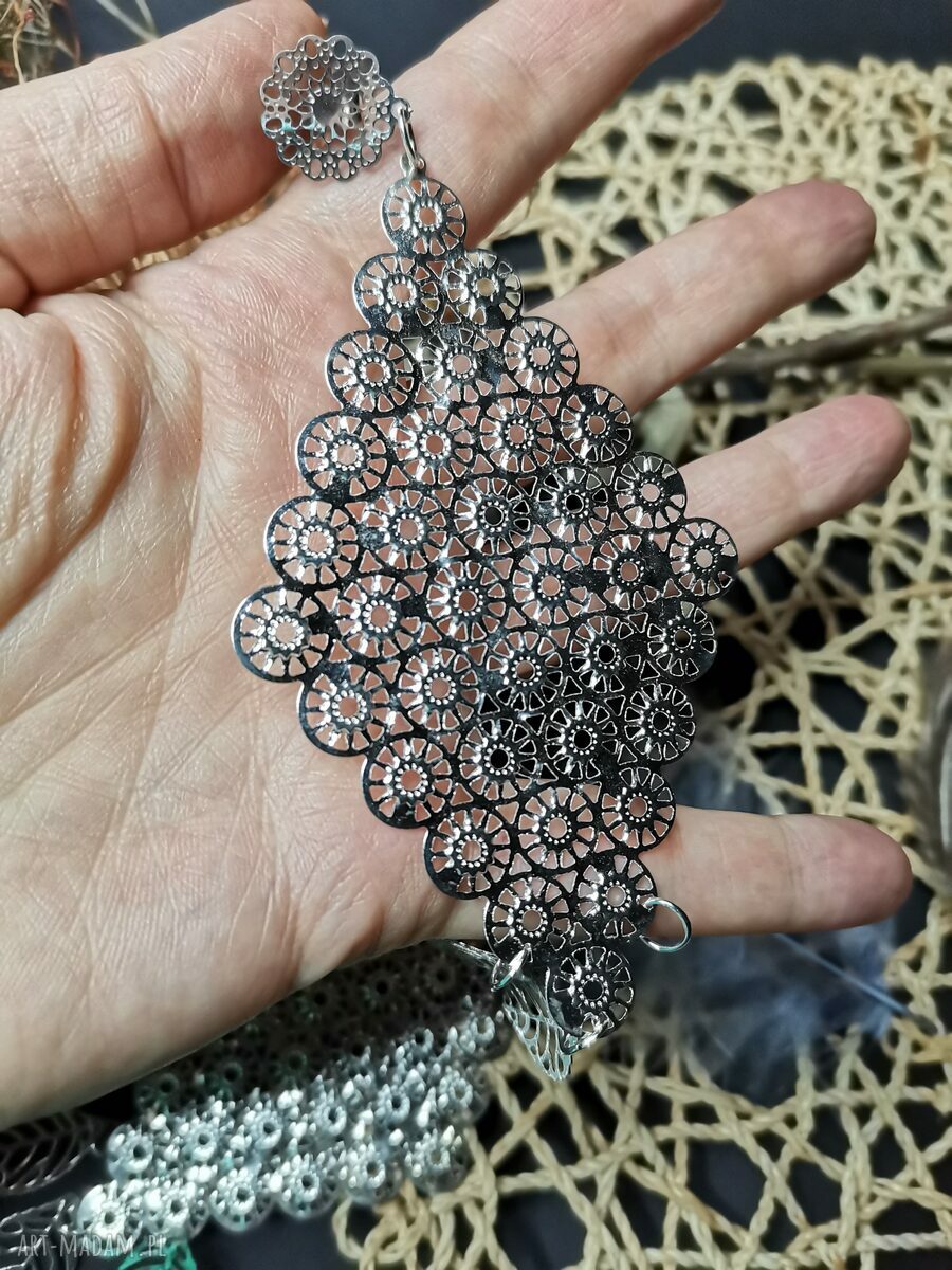 Leciutkie ażurowe kolczyki boho - szare 14 cm