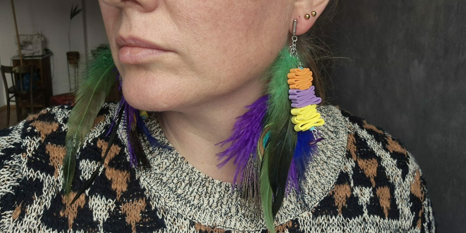 Klipsy leciutkie kwiaty i pióra - boho, ręczne wykonanie
