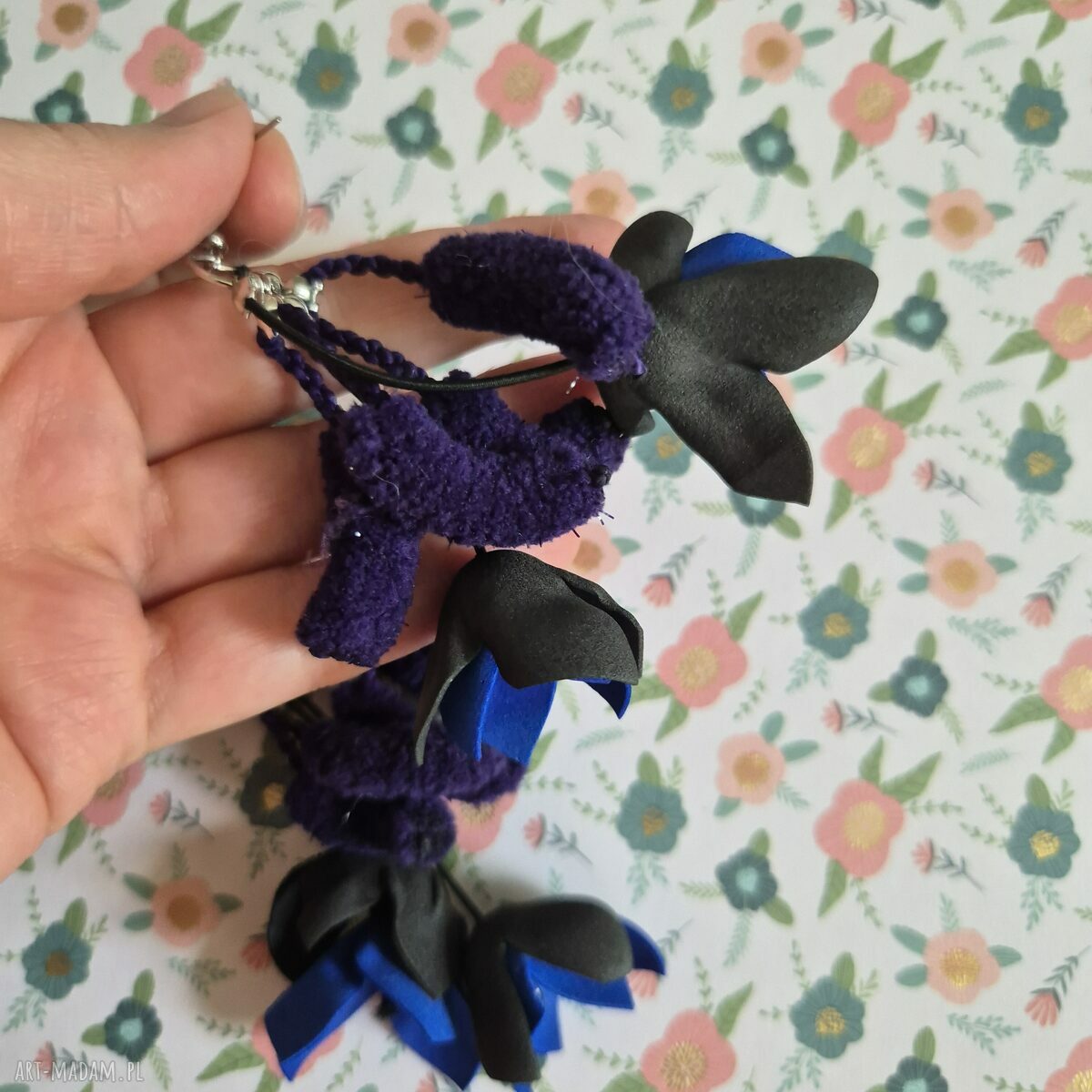 Kolczyki leciutkie kwiaty czarne fiolet granat - boho i folk