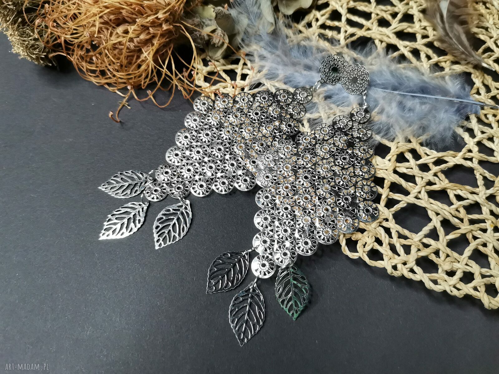 Leciutkie ażurowe kolczyki boho - szare 14 cm