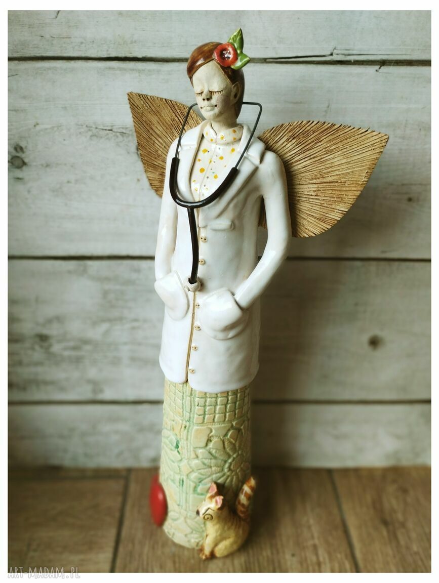 Lekarka z kotem - anioł ceramiczny handmade