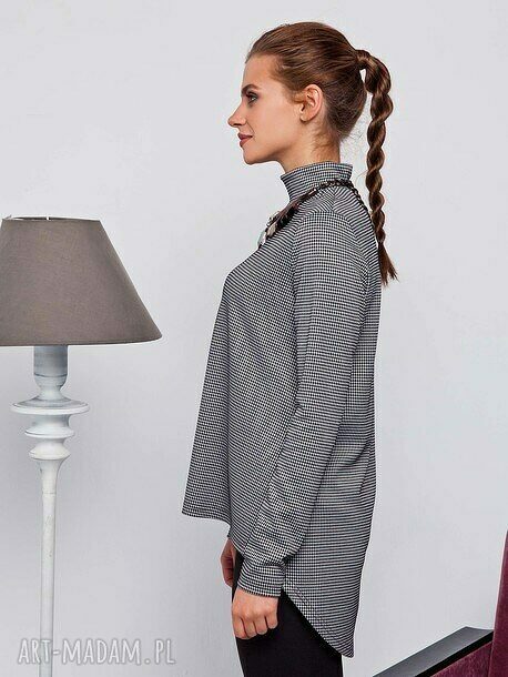 lekki sweter z golfem z dzianiny