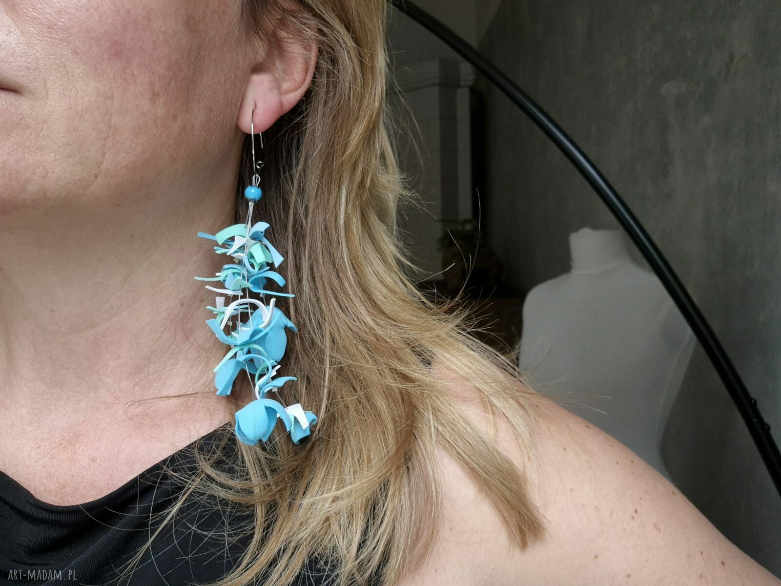 Lekkie, bardzo wyraziste kolczyki kwiatowe boho Frida - turkusowe
